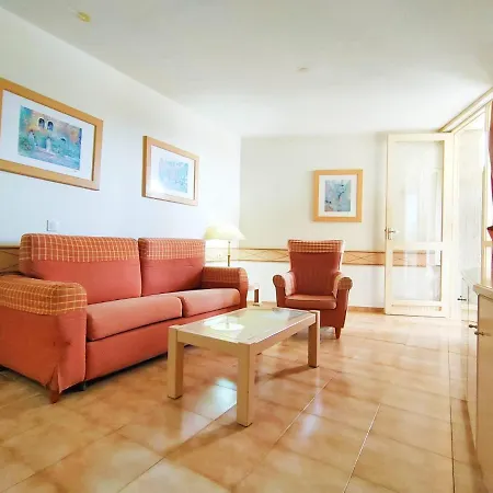 Apartamento Con 1 Y Vistas Al Piscina, En Apartment *
