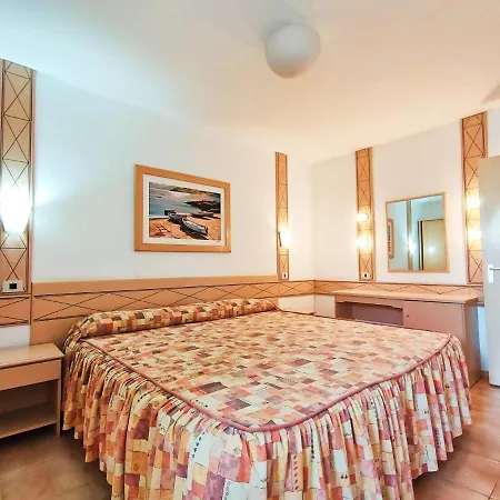 Apartamento Con 1 Y Vistas Al Piscina, En Apartment